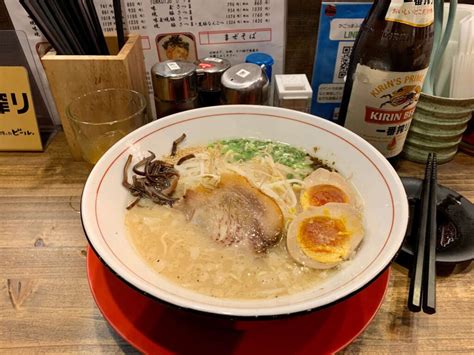  Hakata Ramen - Kuuman Keiton ja Murskaavan Textuurin Taianomainen Seos!