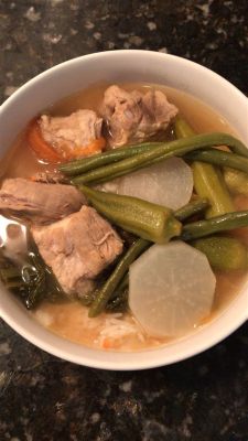  Sinigang!  Hämähäkki ja Kuumaa Lihakeitto: A Must-Try for Every Filipino Food Enthusiast