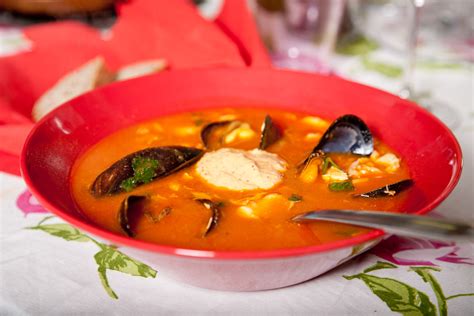  Bouillabaisse! Kokkaa itsesi etelän aurinkoon tuoksuvan meren antimien ja mausteiden täydellisen symbioosin läpi